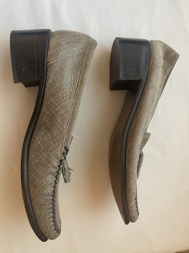 Stuart Weitzman Tan Patent Leather Loafers Heeled Tassel Work Womens Shoes 8 M - Picture 5 of 14