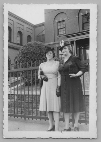 1940s Two Pretty Older Women Hats Gloves Confident Formal City Street Portrait - Picture 2 of 3