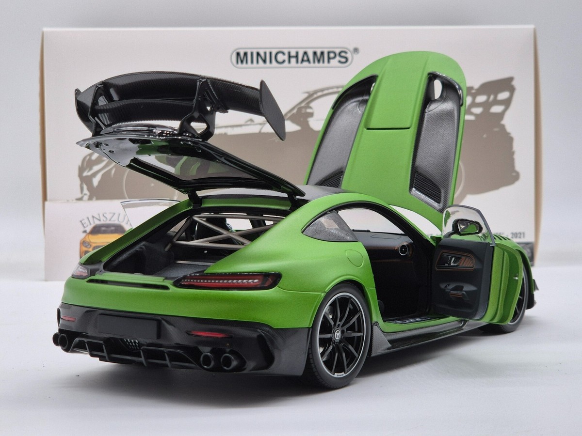 Minichamps 1:18 MERCEDES AMG GT BLACK SERIES MATT GREEN