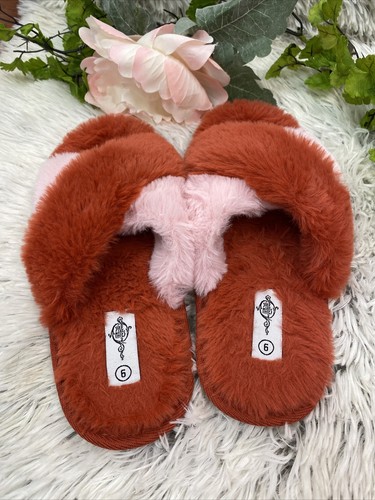 Pre-Owned Women's Sole Mates Fuzzy Slipper Slides Red & Pink ~ Sz 6 nice - Picture 2 of 6