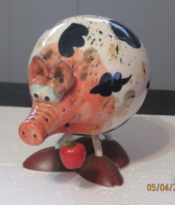 SEYKO HANDELSKONTORV LARGE BOBBLEHEAD COMICAL PIG WITH APPLE IN MOUTH CERAMIC.