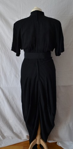 Vestido vintage años 80 Karen Alexander negro cuello mandarín cinturón largo estilo años 40 - Imagen 9 de 10