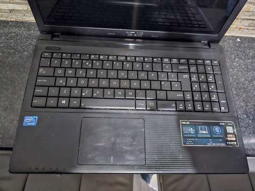 J1402 ASUS X55A Laptop Intel Spares or Repairs Won't Turn On - Picture 5 of 12