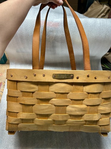 Vtg Mountain Trails Basket Handcrafted Leather Handles Signed Sewing Magazine - Bild 2 von 12