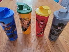 JUEGO DE 4 TUPPERWARE LIGA DE LA JUSTICIA 16OZ. VASOS CON TAPAS