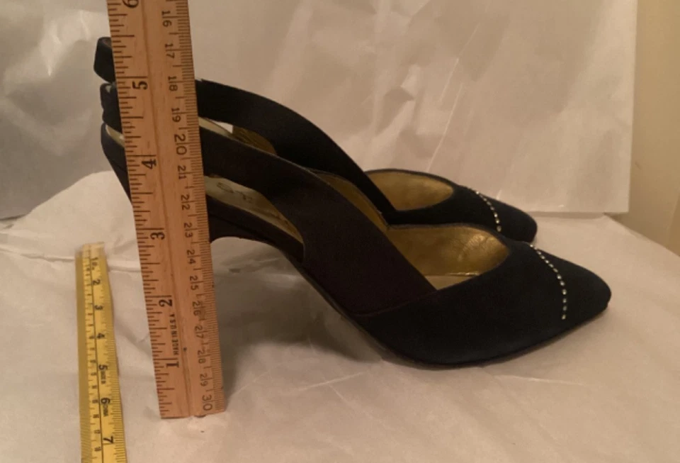 ST JOHN TEJIDO GAMUZA/SEDA NEGRA. ADORNO SWAROVSKI. TACÓN 4".9B. (210) Foto 4 de 4