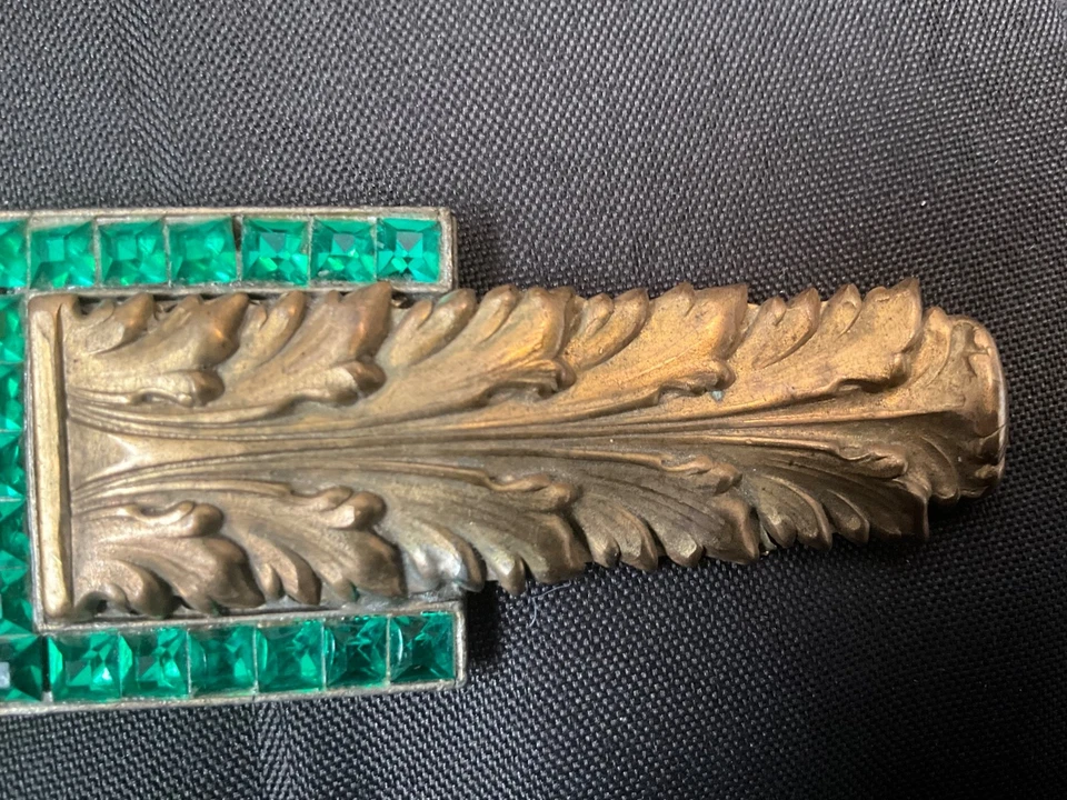 Hebilla de cinturón antigua Art Deco/Nouveau de latón con hermosas piedras verdes en muy buena condición Foto 2 de 4