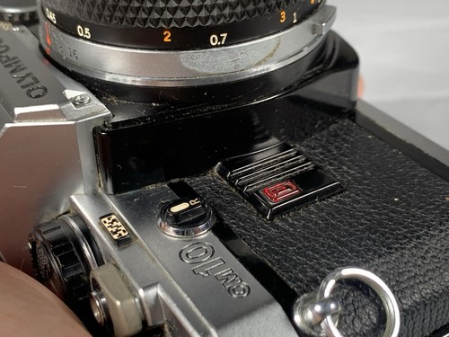 Olympus OM-10 35 MM SLR Film Camera With 50mm 1:1.8 Lens - Picture 15 of 15