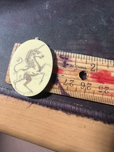 VINTAGE 80’s Handmade Sketched Scrimshaw Unicorn Pendant - Picture 4 of 4