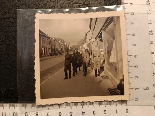 GERMAN WW2: period military photo: SOLDIER &  families, uniform shots, etc.  #90