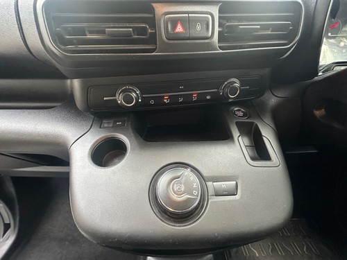 2020-20 Vauxhall Combo Edition LWB L2, AUTOMATIC, 130 BHP, FSH, HUGE SPEC, - Picture 7 of 12