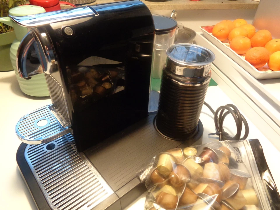 DeLonghi Citiz Milk EN 265.BAE Nespresso Espressomaschine Gepflegt, komplett...