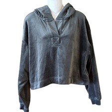 Mono B Women s Size Medium Gray Velour Cropped Hoodie Top