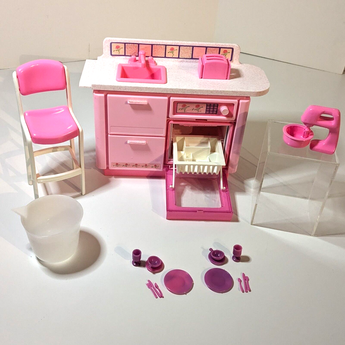 ヴィンテージ　Barbie食器セット Vintage Barbie Doll Accessories Large 100 Pc. Lot 1990's