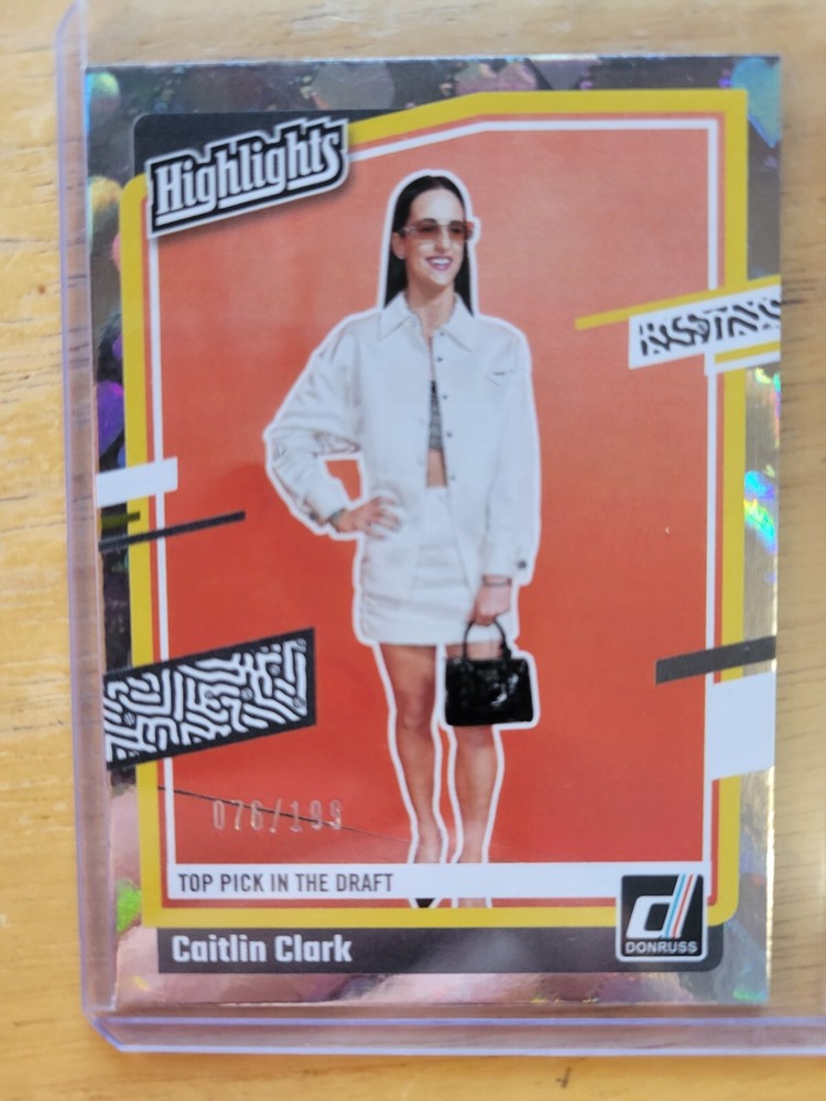 2024 Panini Caitlin Clark Collection Floating Hearts 076/199. #H15