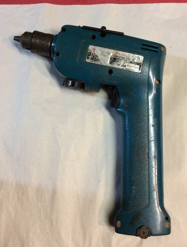 VTG Makita Cordless Driver Drill W/Charger, 2 Batteries and Metal Case. - Picture 6 of 12
