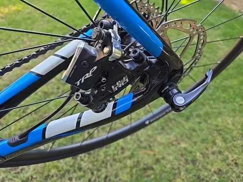 2015 Trek Domane 4.3 Disc 400 Road Bike- Black Blue Carbon - 58cm- Workstand - Picture 7 of 24