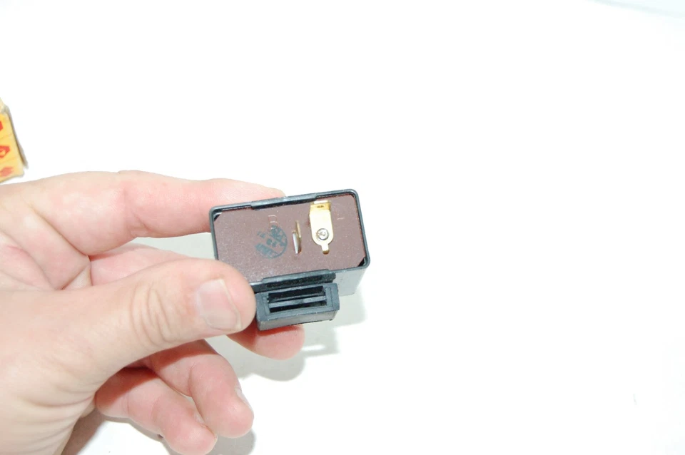 NOS 正品铃木 38610-45031 转向信号继电器 1979 GS850G 1978-1979 GS1000 — 第 4/4 张图片