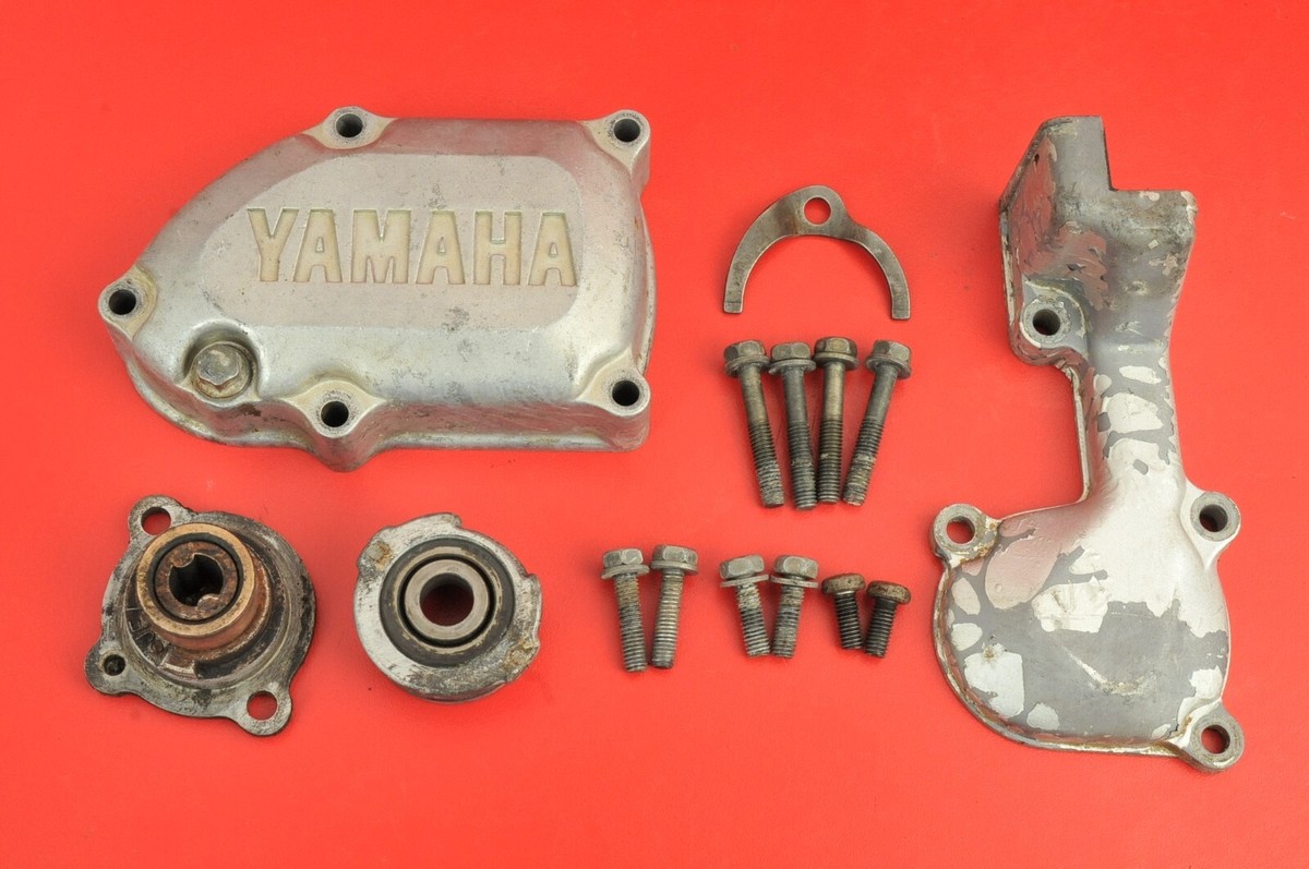 1995 Yamaha Yz250 Left Side Power Valve Holder Mount Cylinder