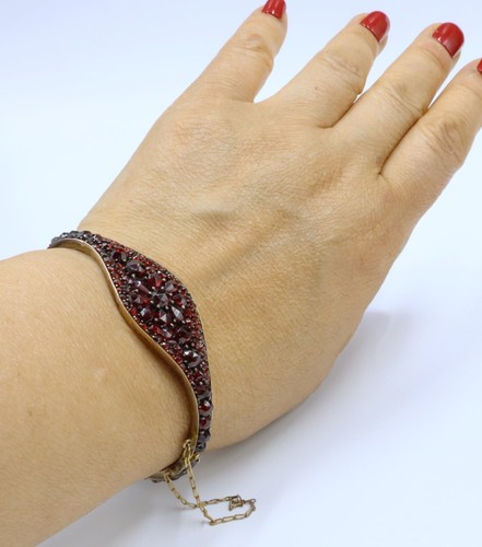 Antique Victorian gold plated Bohemian garnets bangle - Picture 6 of 10