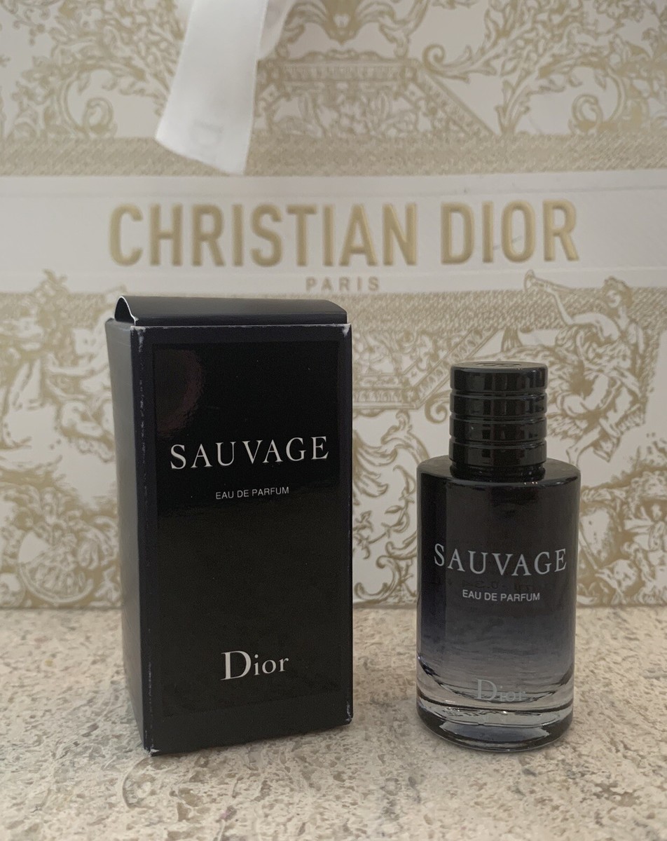 【数々のアワードを受賞】 Size Travel Mini 10mL Parfum De Eau SAUVAGE DIOR NEW BOX IN 香水(男性用)
