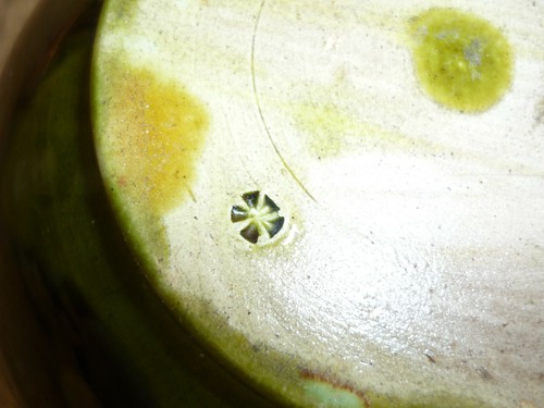 HERMOSO TAZÓN DE CERÁMICA/DORADO Y VERDE/FIRMADO - Imagen 5 de 6