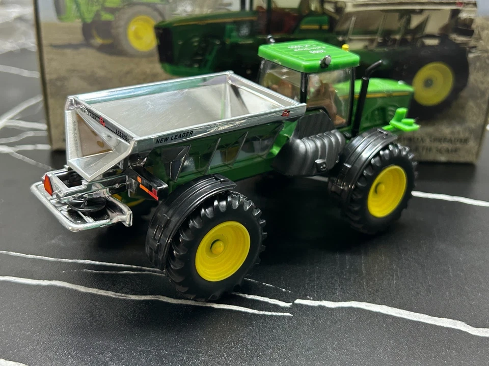 ERTL 1:64 John Deere 4920 Dry Box Spreader Diecast Model--Silver Special Edition - Image 3 of 4