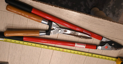 Corona Lopper, 32 in., 1-1/2 in. Cut Capacity + Bonus hedge Shears Used