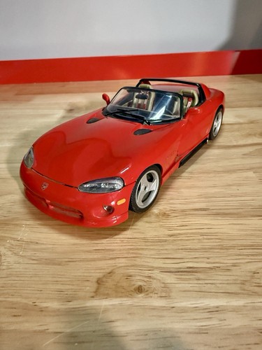 Dodge Viper RT/10 1/18 Scale Die Cast Model - Picture 3 of 4
