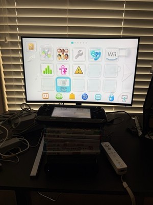 Nintendo Wii U Console Bundle w/ GamePad, Wii Remote, Mario Kart 8 + 5 moreGames