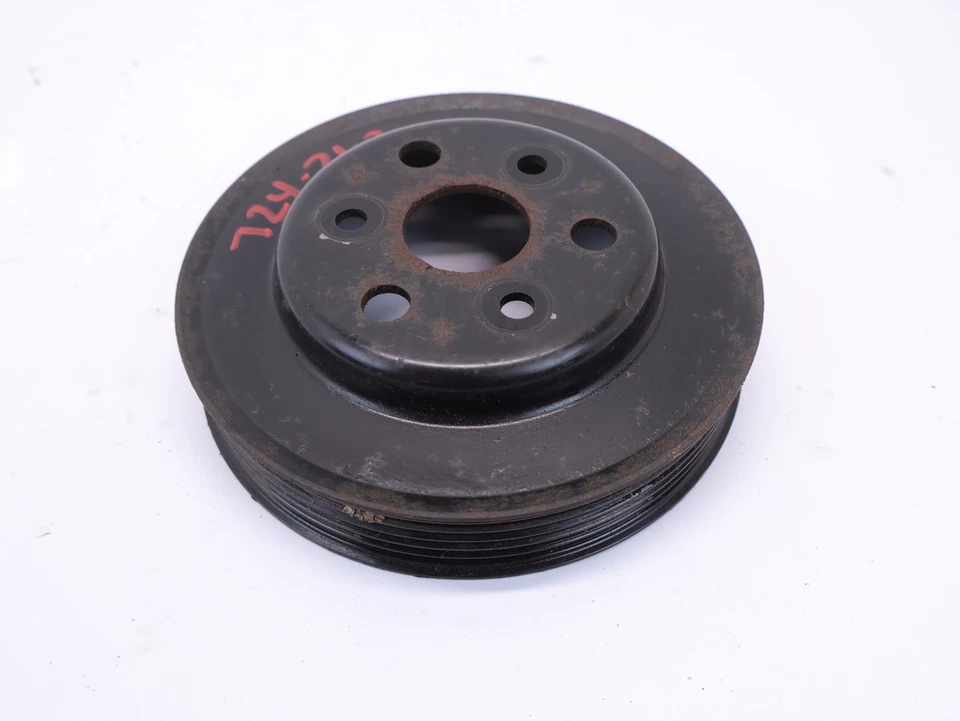 Крышка шкива водяного насоса двигателя Subaru Forester 2014-2018 годов выпуска 2,5 л 21151AA100 от оригинального производителя - Изображение 2 из 4