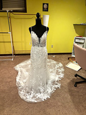 Ivory Lace V-Neck Sleeveless Mermaid Trumpet Tulle Train Wedding Dress10