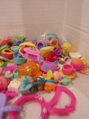 Littlest Pet Shop~Lot Of 4 RANDOM Teeniest Tiniest~4 Accessories~No Duplicates - Picture 8 of 10