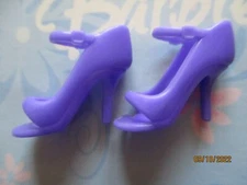 BARBIE DOLL / PAIR OF SHOES: BOOTS, PUMPS ....... (833)