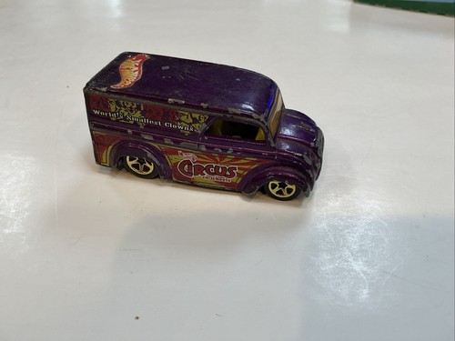 1997 HOT WHEELS DAIRY DELIVERY CIRCUS ON WHEELS SMALLEST CLOWNS PURPLE 3" VAN - Picture 2 of 2