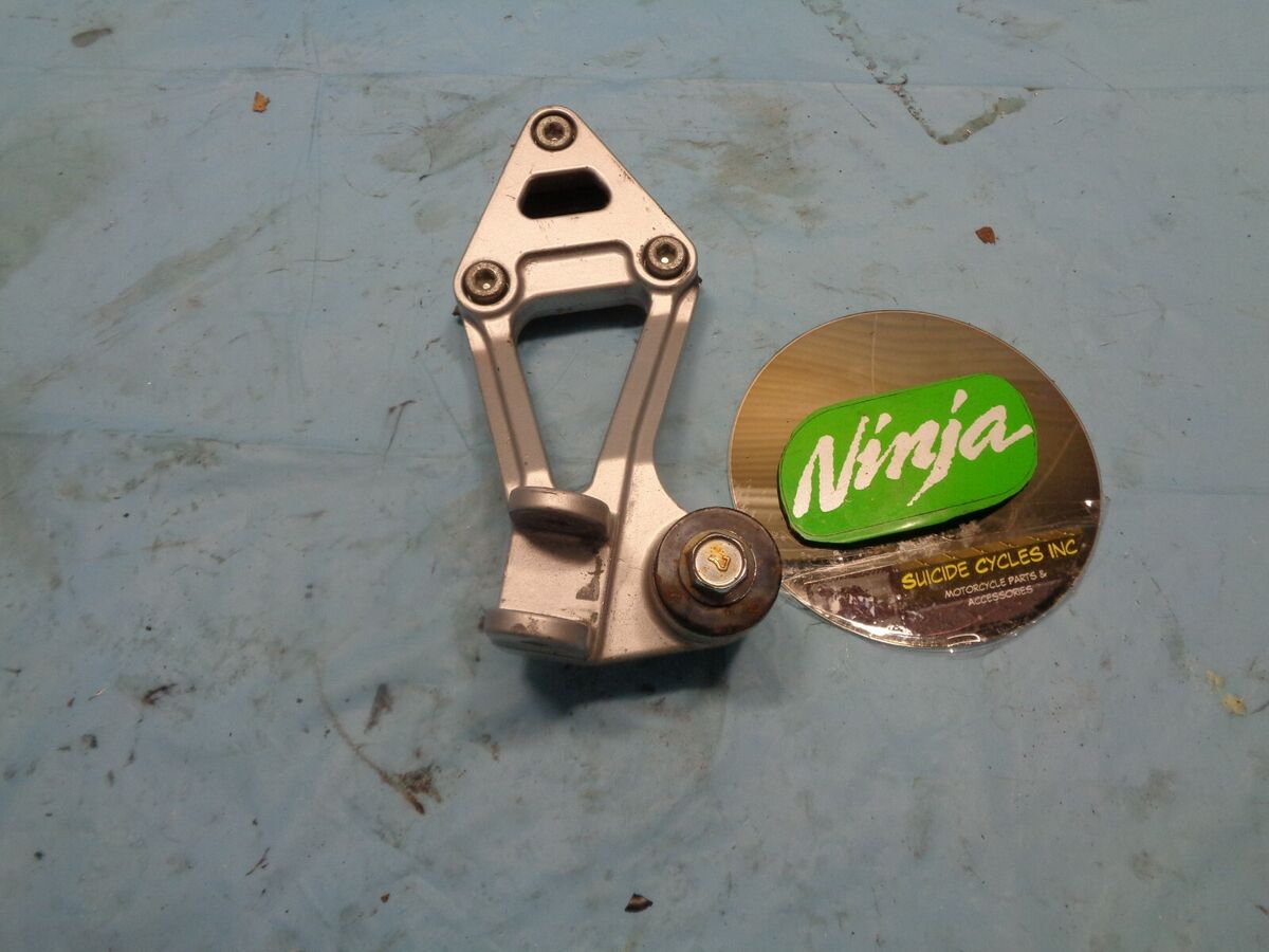 1993 ZX 600 R C passenger right rear set peg bracket Ninja 1993 ZX 600 R C passenger right rear set peg bracket Ninja