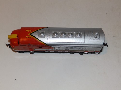 TYCO HO scale 22421 SANTA FE #4015 F9 PASSENGER DIESEL LOCOMOTIVE ORIGINAL BOX - Picture 7 of 11