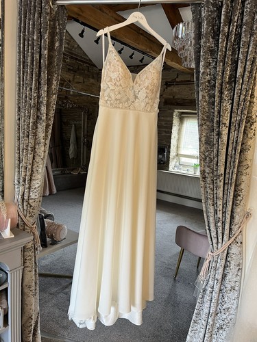 Moonlight Bridal T985 size 12 A-line Wedding Dress Ivory With Lace Details - Picture 4 of 9