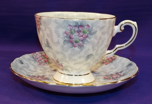 VINTAGE TUSCON BONE CHINA CUP & SAUCER SET ENGLAND PINKS FLOWERS GREY VINES - Bild 1 von 10