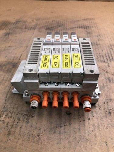 SMC VV5Q21-04N7F82-D8 Solenoid 4 Valve Manifold w/ VQ2101N-51 Single Solenoid