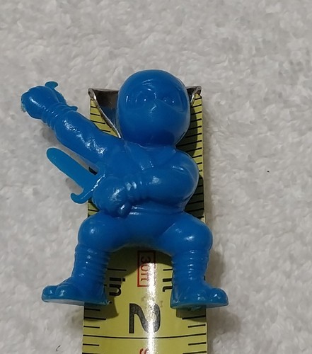 15- Vending Machine BLUE Ninjas 1.75" Toys Figures Martial Arts Mercenary - Picture 3 of 3