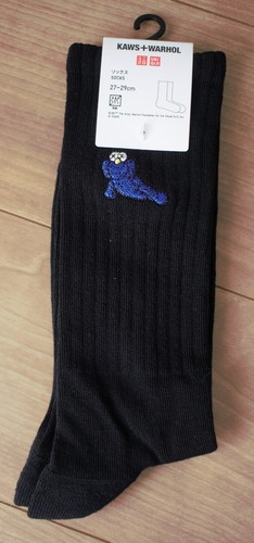 Calcetines gráficos UNIQLO Kaws Warhol de Japón - Imagen 2 de 3
