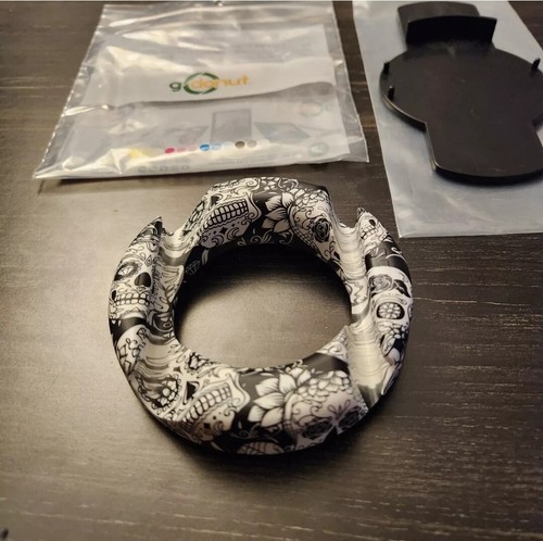 GoDonut Ultra Universal Phone & Tablet Stand With Extra Base Skulls White - 第 8/10 張圖片