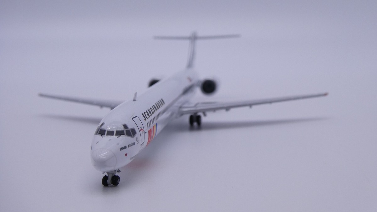 SAS MD-90 Reg: LN-ROB JC Wings Scale 1:400 Diecast model SAS MD-90 Reg: LN-ROB JC Wings Scale 1:400 Diecast model