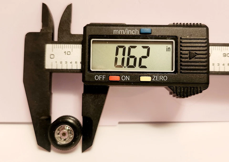 2 DCP - La mayoría de las marcas 1/64 KW, PETERBILT, CROMO RUEDAS INDIVIDUALES, NEUMÁTICOS Y EJES Foto 2 de 4