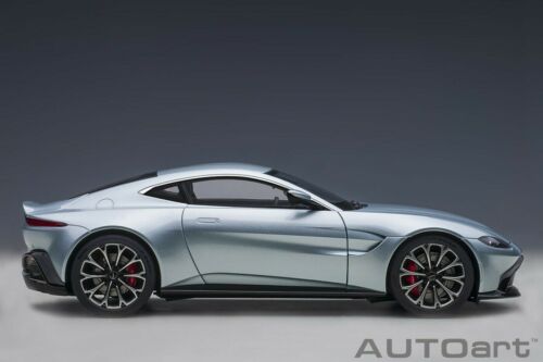 Aston Martin Vantage RHD 2019 magnético plateado modelo de coche de Autoart 70276 - Imagen 3 de 11