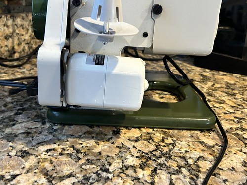 Vintage Tacsew Sewing Machine T500 Blind Stitch Hemming w Pedal Accessory VIDEO - Bild 14 von 21