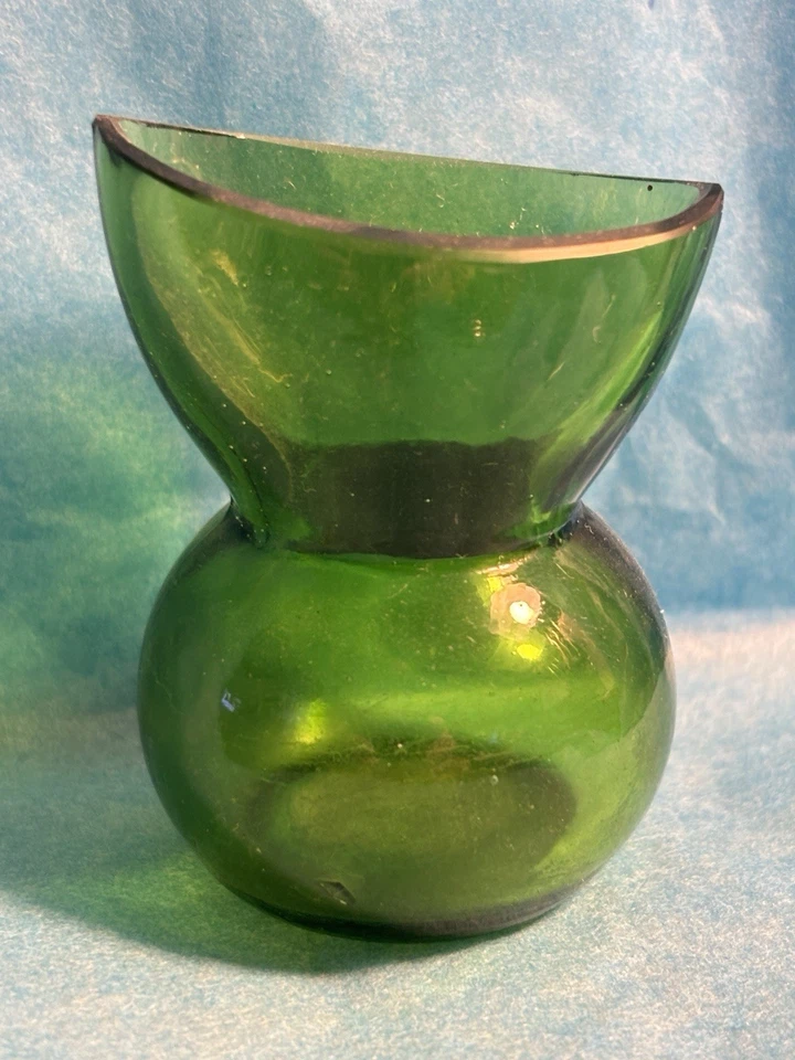 Antique Emerald Green Glass Reservoir Eye Bath Wash Cup Vintage (h12) - Image 1 of 4