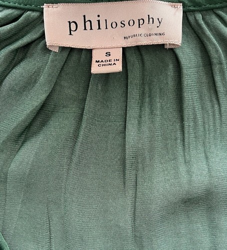 Philosophy Green Satin Pleated V-neck Peplum Top Blouse Size S - Picture 10 of 12