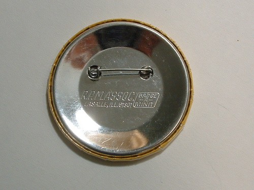 1976 Ronald Reagan For President @ Notre Dame Campaign Pin Button - Picture 3 of 4